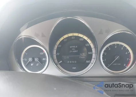 2009 Mercedes-Benz C 300 Luxury/Sport z USA, uszkodzony, nr VIN WDDGF54X09R050283